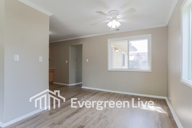 Foto del edificio - 1657 Eastbrook Dr S