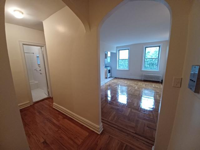 Building Photo - 1 bedroom in SUNNYSIDE NY 11104
