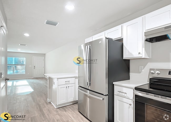 Building Photo - 9195 N Peachtree Way