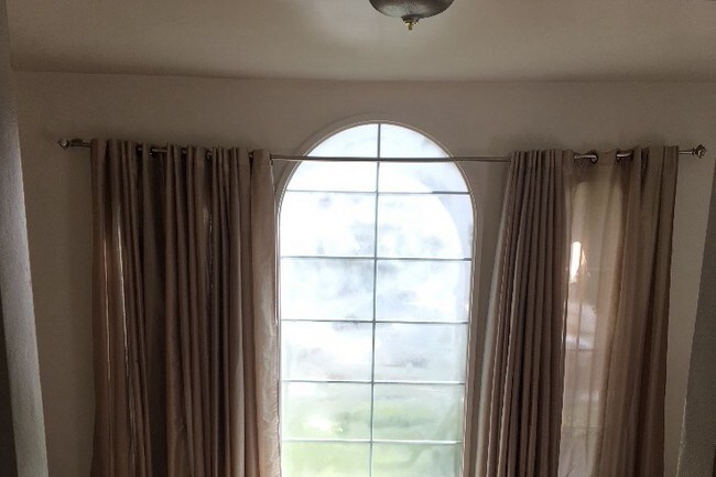 Foto del edificio - 1117 E California Ave