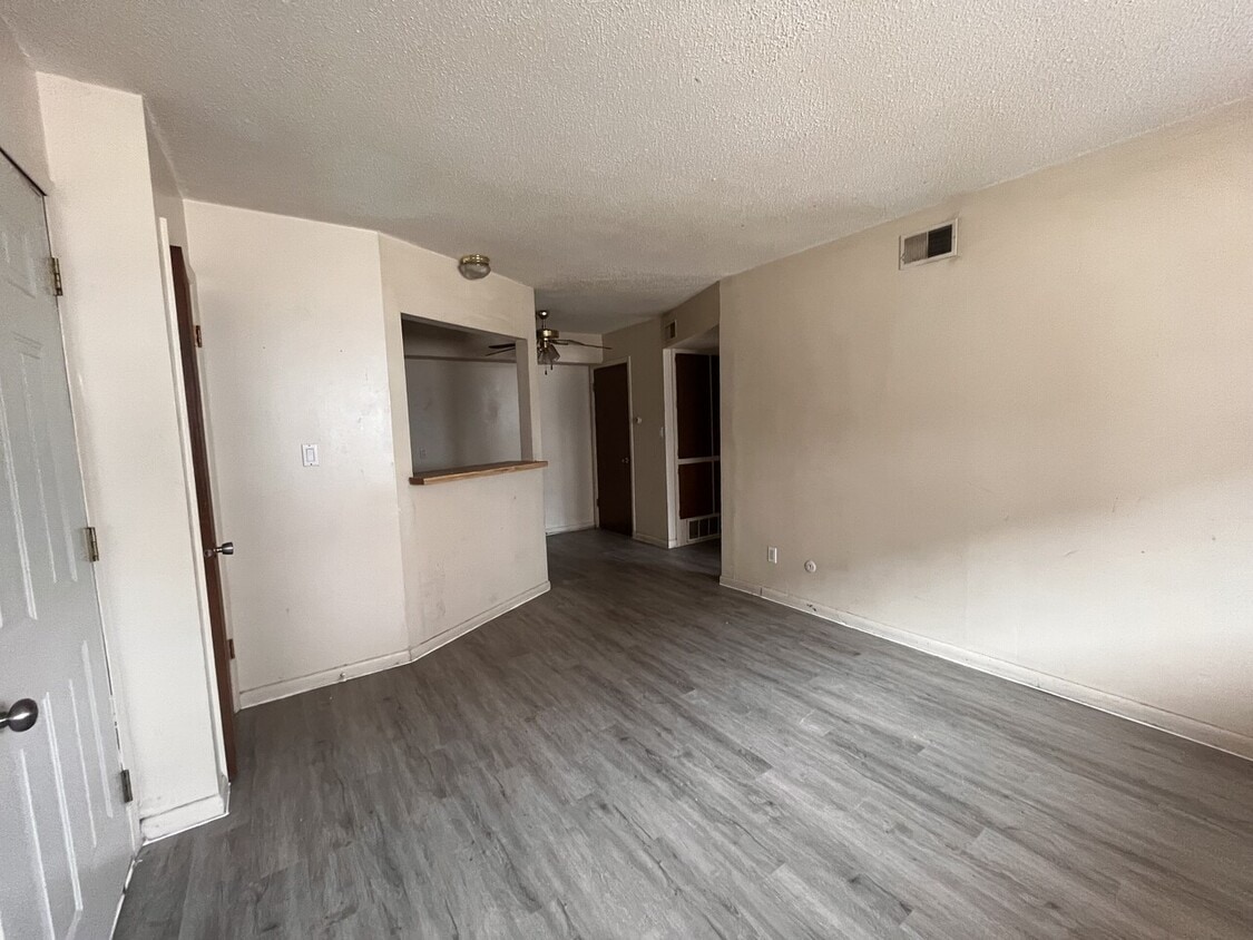 320 E 1st Ave Unit 33, Hutchinson, KS 67501 Condo for Rent in