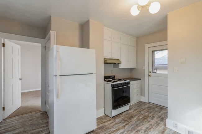 Building Photo - CLOSE TO BEAVERDALE!! 2 Bed, 1 Bath Home in Des Moines