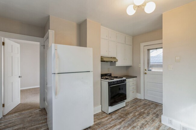 Foto del edificio - CLOSE TO BEAVERDALE!! 2 Bed, 1 Bath Home in Des Moines