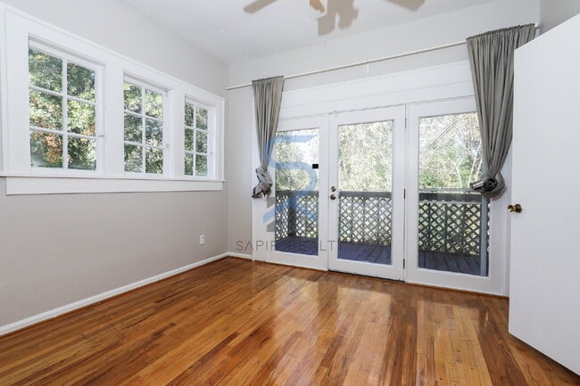 Foto del edificio - 920 Greenwood Ave NE