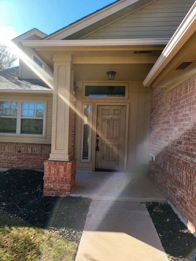 Building Photo - ?Gorgeous Home in the Valencia Neighborhoo...