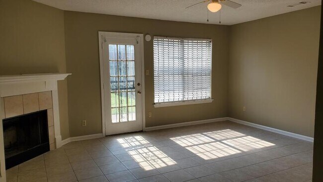 Building Photo - 7840 Lipscomb Dr
