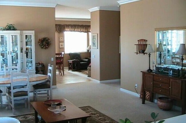Foto del edificio - 2 Plaza Valenza, Lake Elsinore, CA, 92532