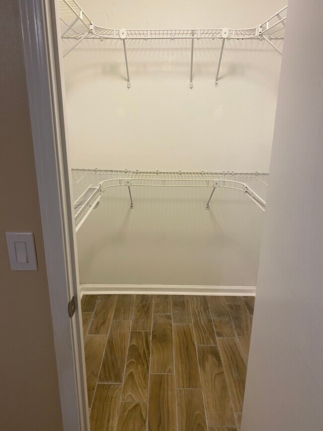 Vestidor - 5017 Knightsbridge Cir N