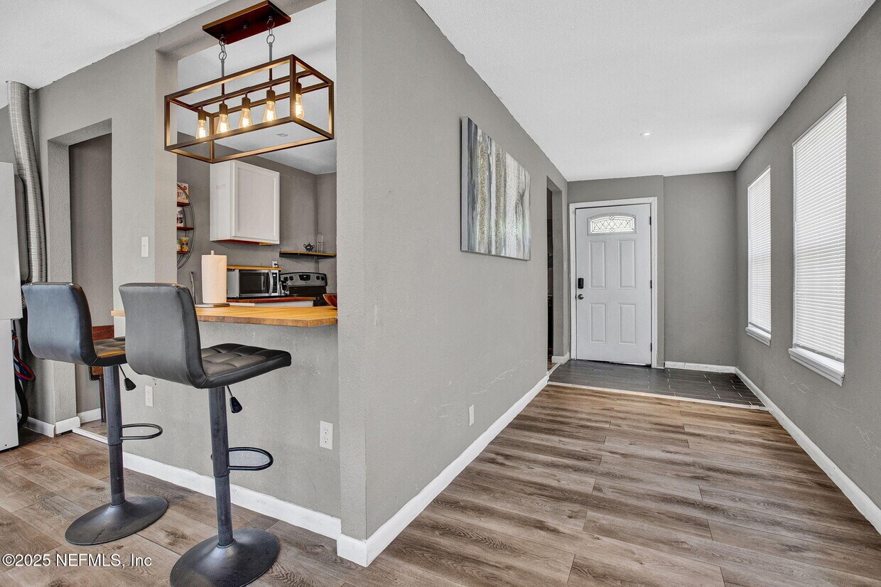 Foto principal - 3323 Myrtle Ave N