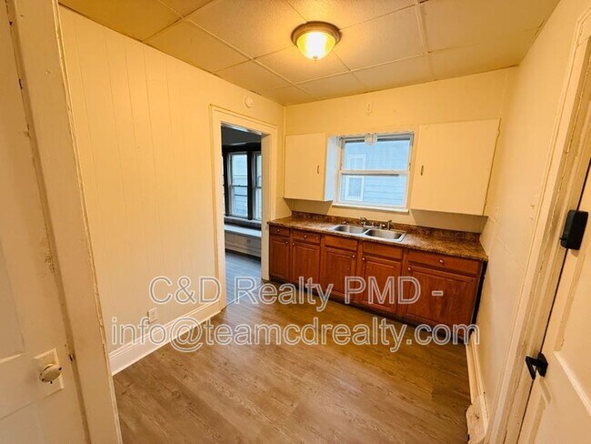 Foto del edificio - 9302 Rosewood Ave