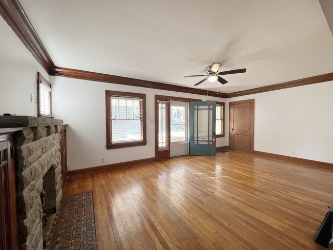 Foto del edificio - SEE IT NOW: Beautiful 3-Bedroom Bungalow i...