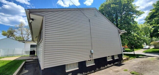 Building Photo - 4324 Wyatt Rd