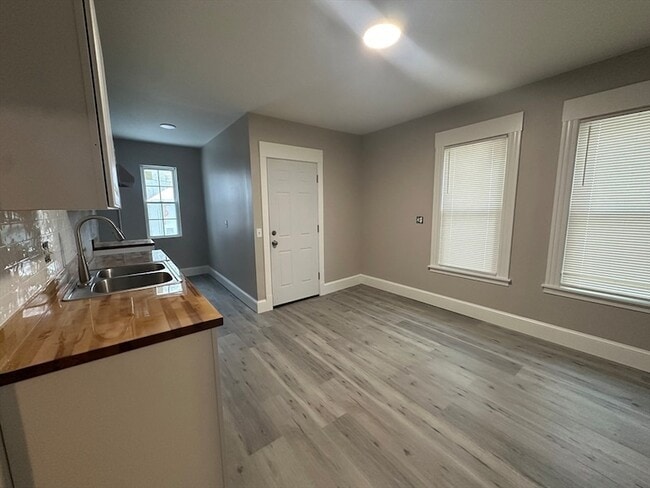 Building Photo - 37 Cortland St