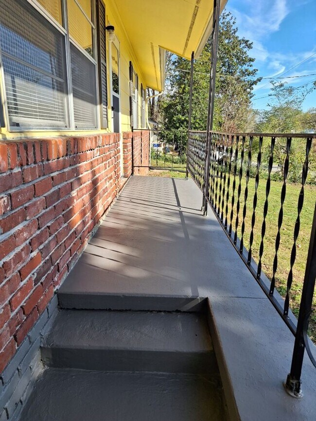 Building Photo - Ranch Style Rental in Oak Ridge 3bedroom/ ...