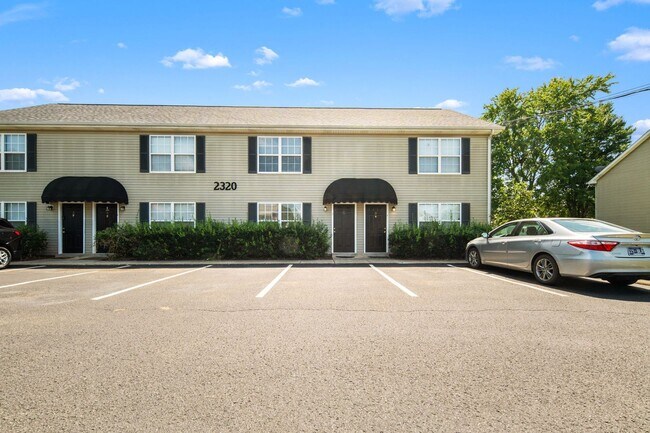 Building Photo - 2320 Willowbrook Dr