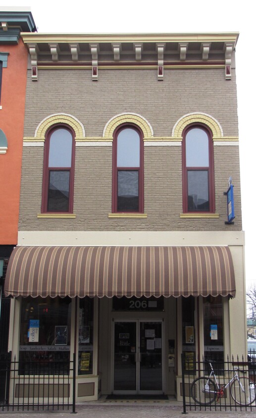 208 S Walnut Upstairs Unit Front of Building - 208 S Walnut St