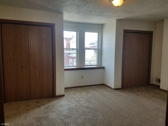 Building Photo - 326 Meyran Ave