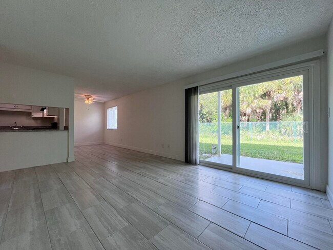 Livingroom View - Sailpoint Bay Apartments