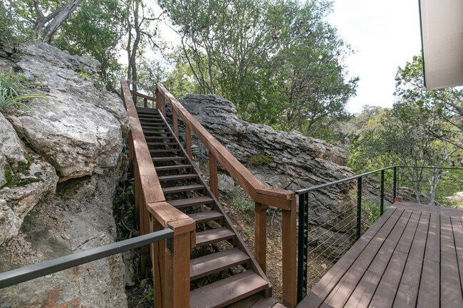 Building Photo - 830 Los Escondidos Rd
