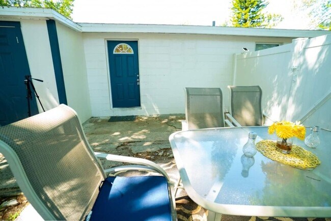 Building Photo - Fully Renovated Home Near Busch Gardens