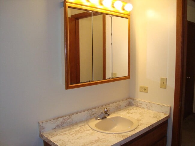 bathroom - 906 18th St