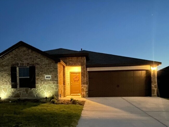 Building Photo - 4 Bedroom Single Family Home in Forney