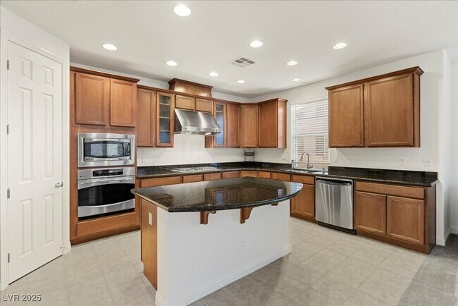 Building Photo - 2 Corte Belleza