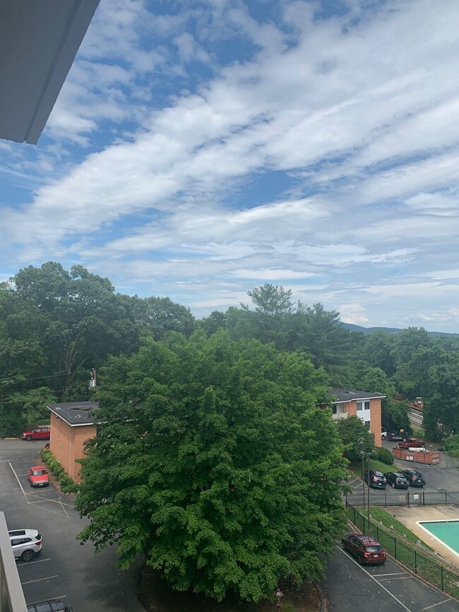 Building Photo - 1800 JPA - 6th Floor - High-Rise Renovated...