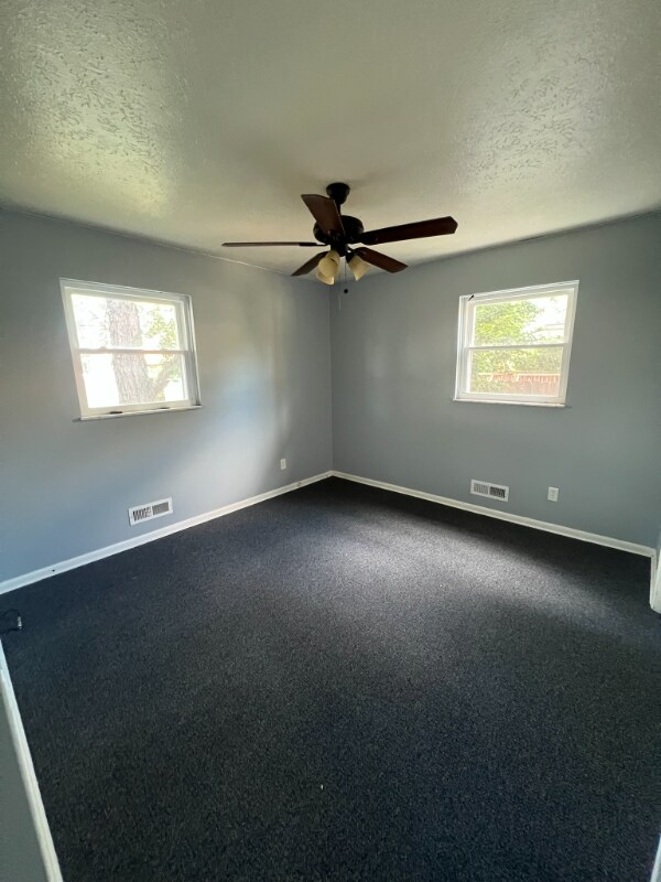 Foto del edificio - 7903 Ackley Rd