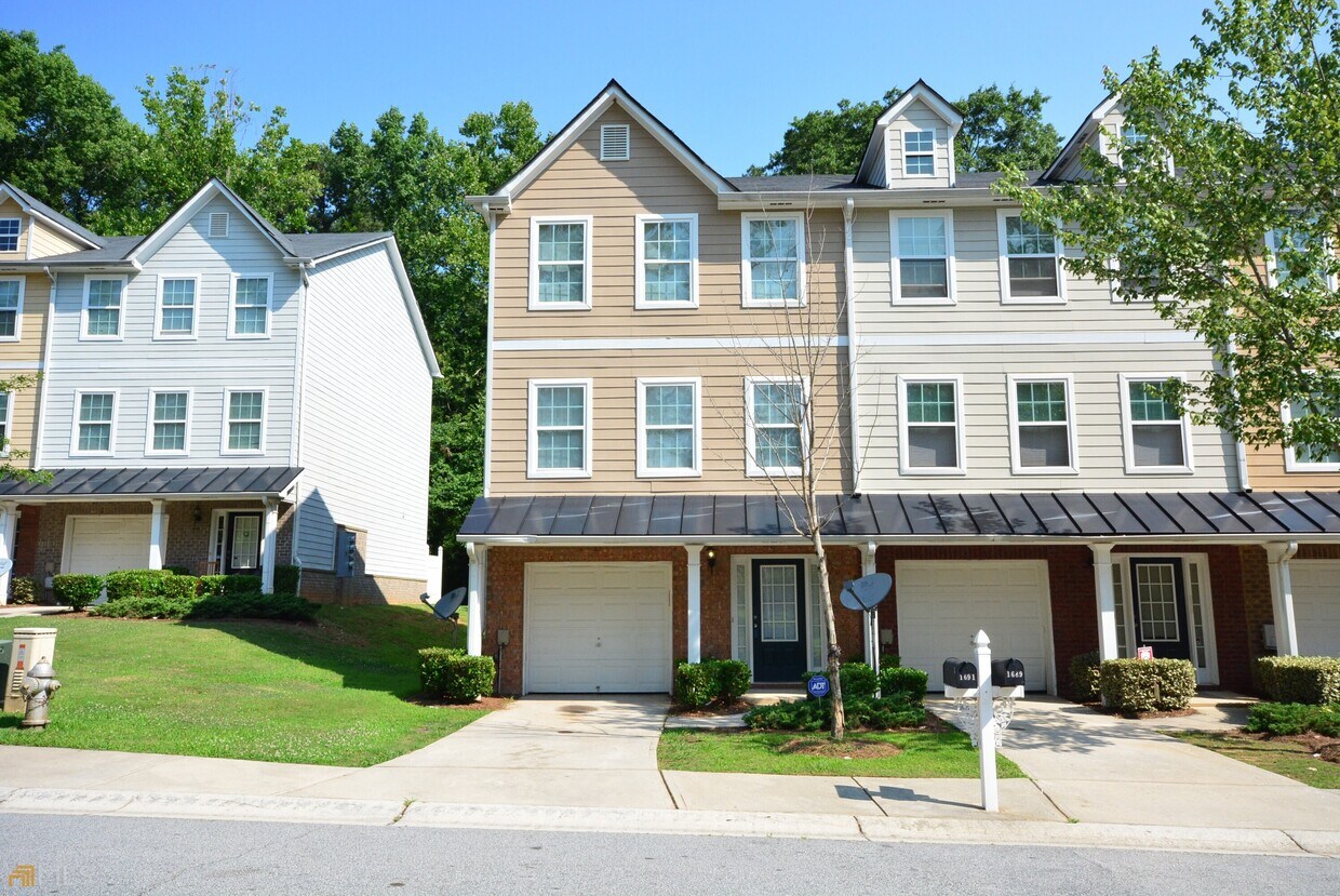 1691 Redan W, Lithonia, GA 30058 Townhome Rentals in Lithonia GA