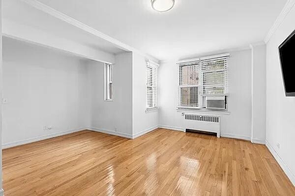 Foto del edificio - 305 W 18th St