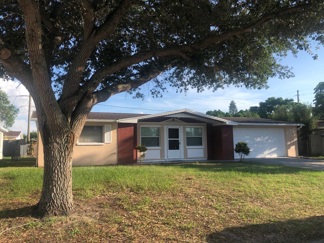 Foto principal - 5122 Beacon Hill Dr