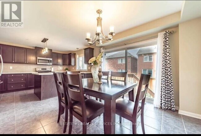 Photo du bâtiment - 20 Mercedes Rd