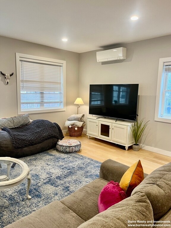 Foto del edificio - 599 E Broadway