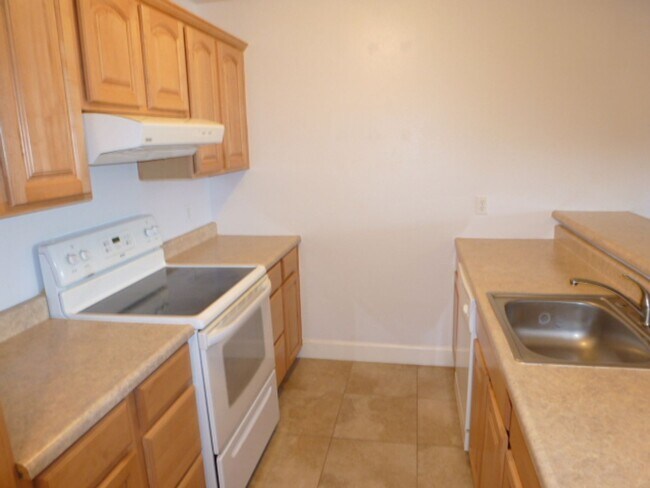 Building Photo - Furnished One Bedroom Condo For Rent in So...
