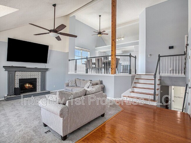 Building Photo - 226 N Sunset Ln
