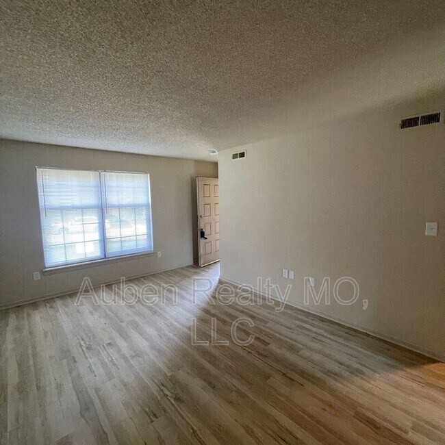 Foto del edificio - 3306 NW Mill Dr