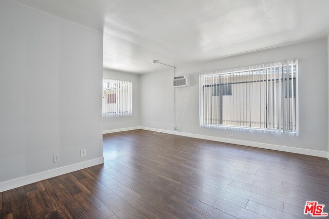 Primary Photo - 1661 N Bronson Ave
