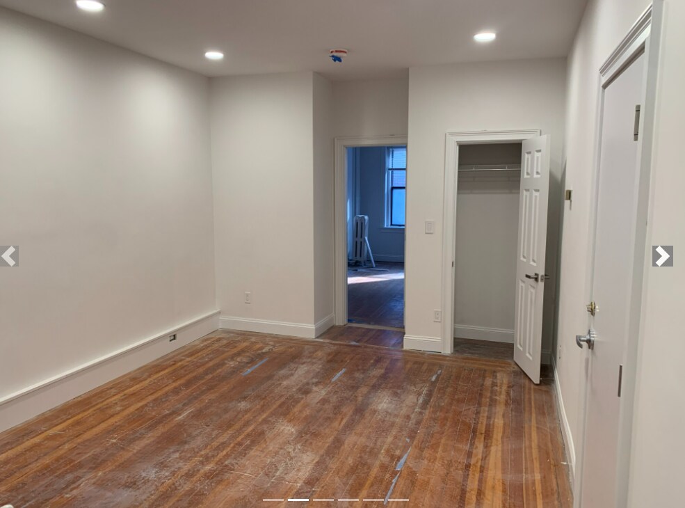 Building Photo - 31 Temple St