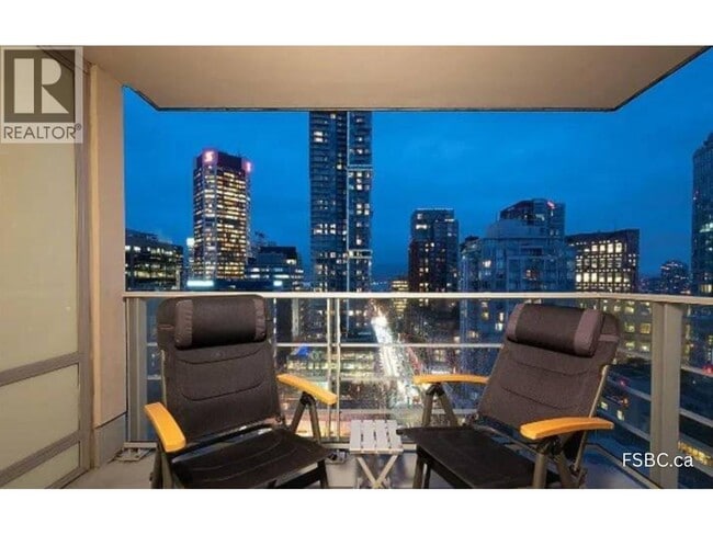 Building Photo - 535 Smithe St