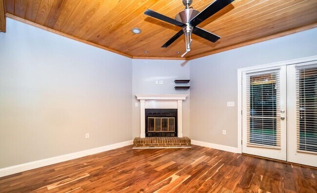 Foto del edificio - 807 Planters Point Dr