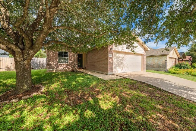 Building Photo - 626 Goldenrod St