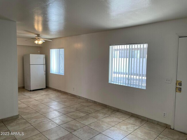 Foto del edificio - 1222 E Mountain View Rd