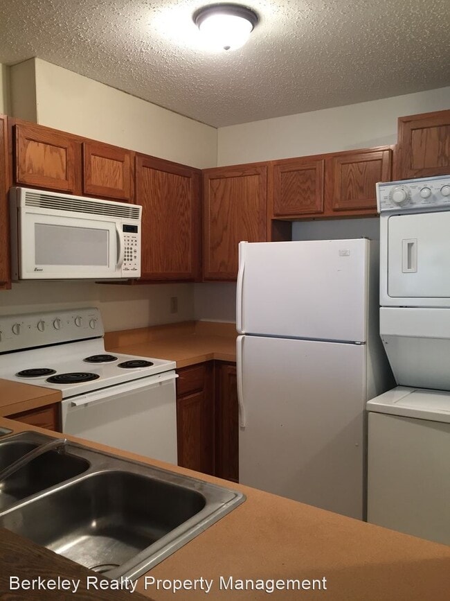 Building Photo - 2 br, 1 bath House - 1203 C-1 Jamestown Road