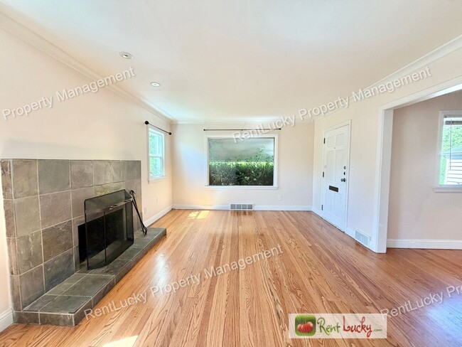 Building Photo - 2130 Montvale Pl W