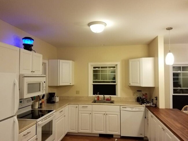 Foto del edificio - 66 Lake Dr