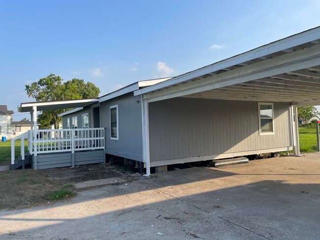 Building Photo - 11703 Sunnyside Dr