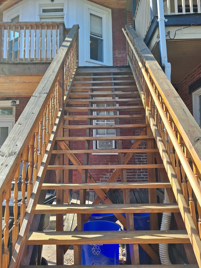 Building Photo - 209 Muench St