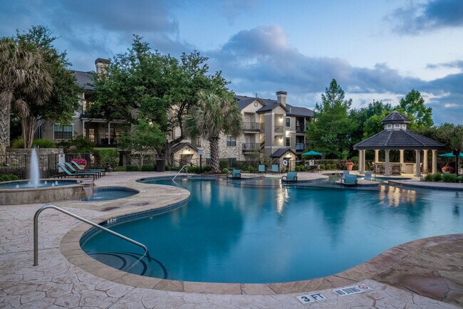 Marquis Parkside Apartments Austin Tx Apartments Com