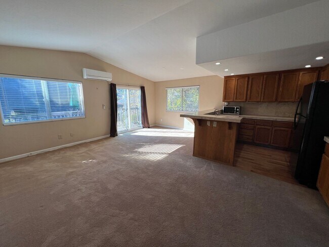 Building Photo - Cozy 1-bed, 1-bath Retreat in Scotts Valley!